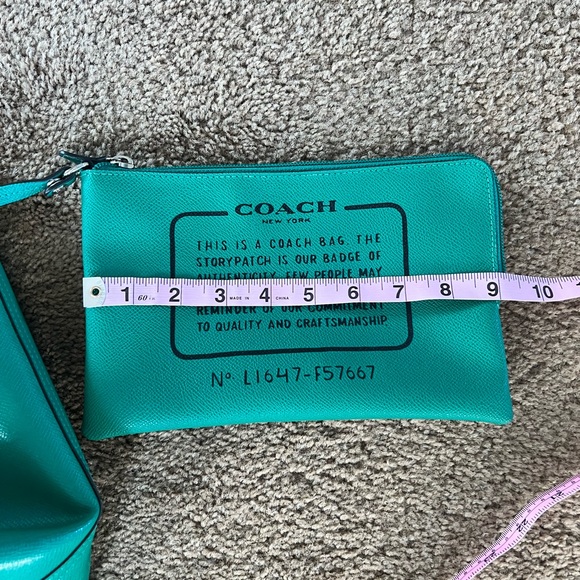 Coach tote greenish blue with reversible purple floral pattern & wristlet insert - Picture 11 of 16